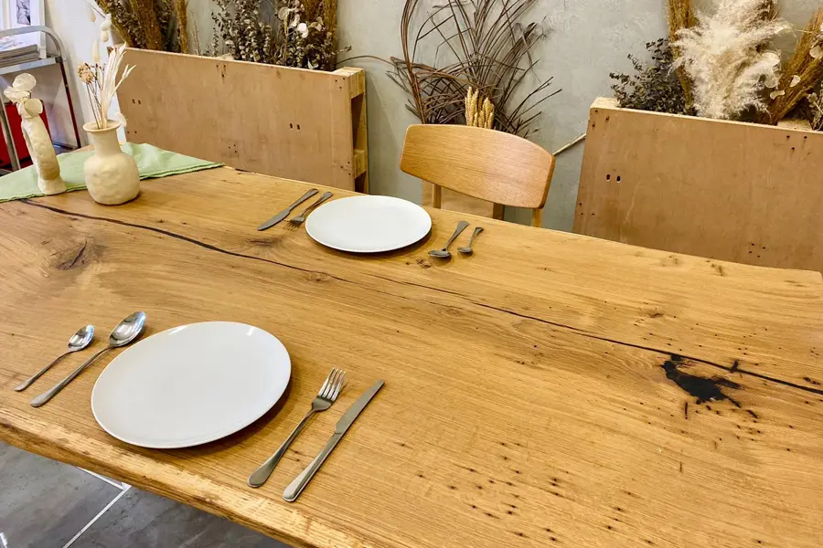 میز غذاخوری ساخته شده با اسلب