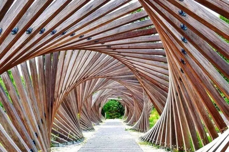 ایده ساخت راهرو چوبی طرح اسلایدی