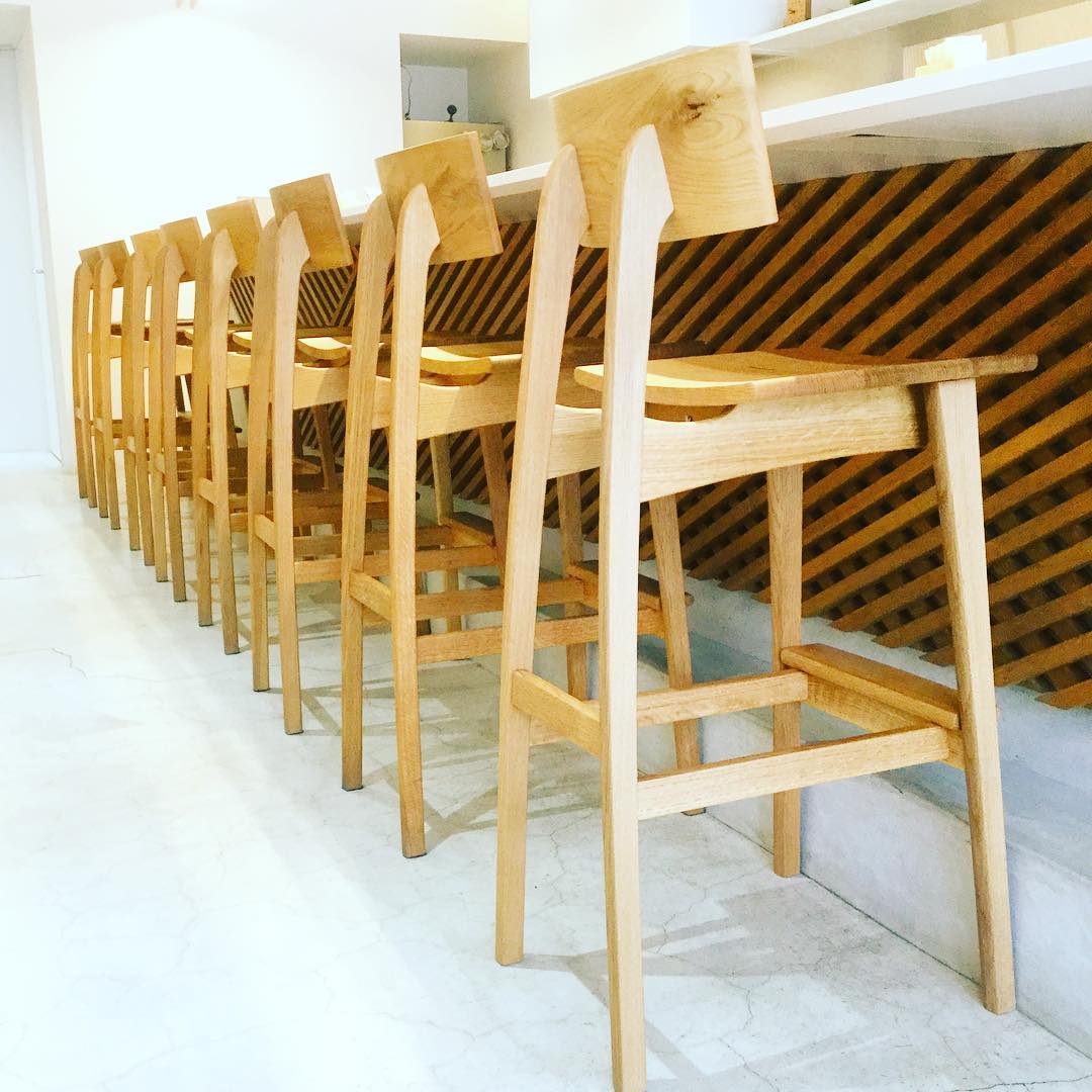 صندلی چوبی اپن,صندلی بار,صندلی پایه بلند چوبی,صندلی کافه چوبی,صندلی آشپزخانه چوبی,صندلی با پایه چوبی و کفی فلزی,چهار پایه چوبی اپن,